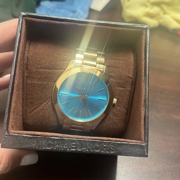 Michael Kors Women's Slim Runway Gold-Tone Stainless Steel Watch MK3265 - Picture 5 of 7